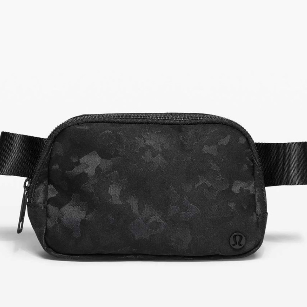 LULULEMON wear everywhere bag